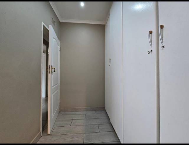 3 BEDROOM FREEHOLD FOR SALE IN BRACKENDOWNS